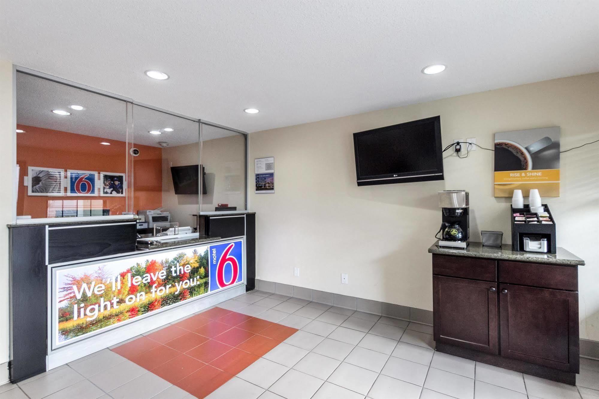 Motel 6 นิวบรันสวิก ภายนอก รูปภาพ